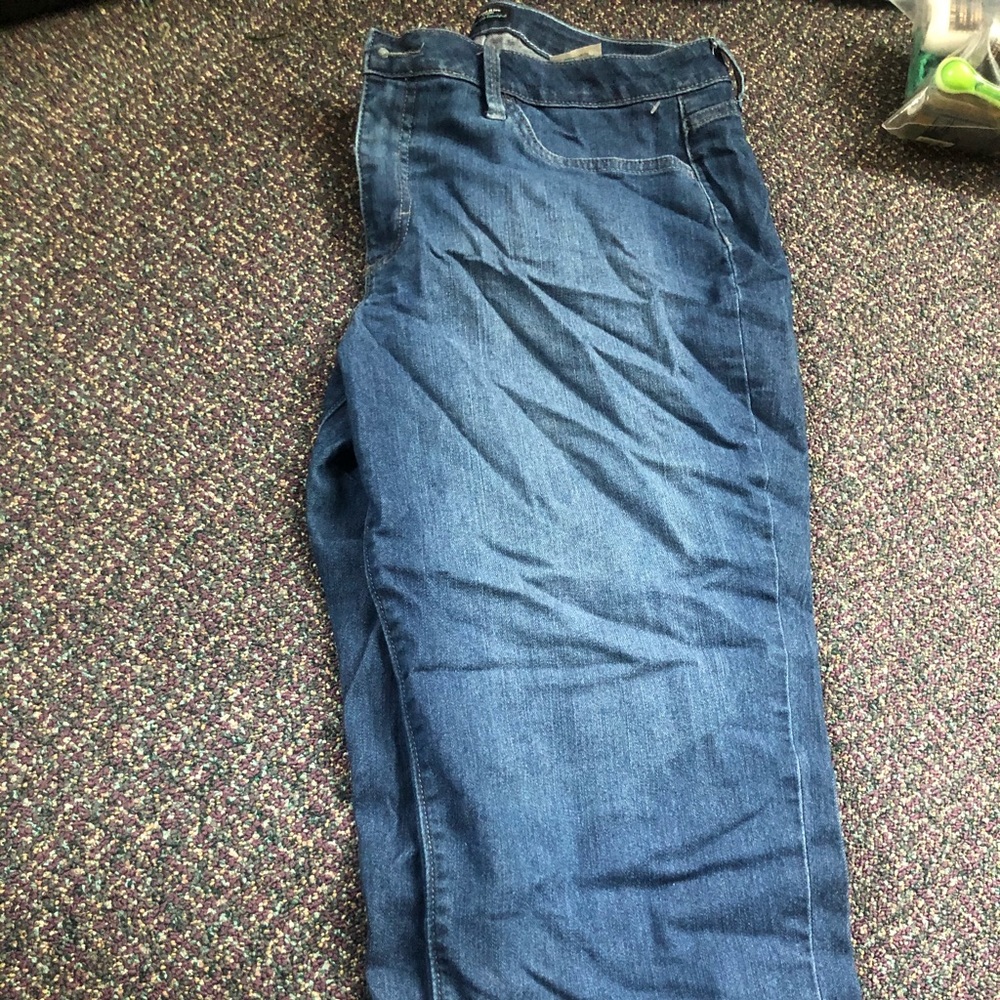 Jean capris! Worn once! Mid rise! Medium wash